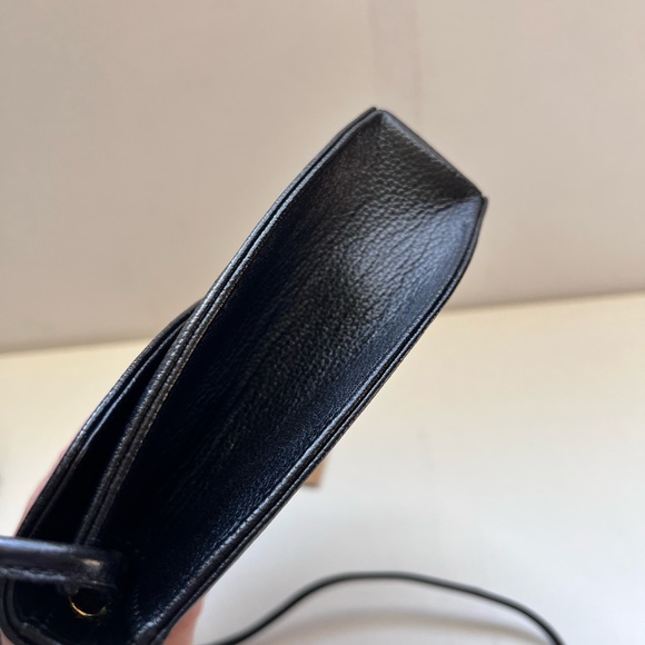 YVES SAINT LAURENT Sac à bandoulière en cuir Noir - Picture 7 of 12